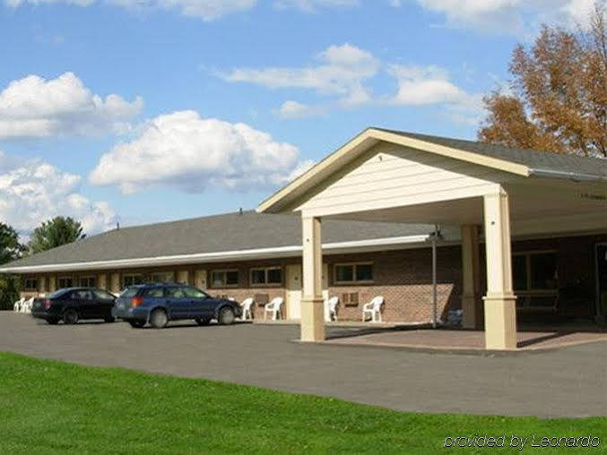 Red Carpet Inn On The Lake - Онеонта Экстерьер фото